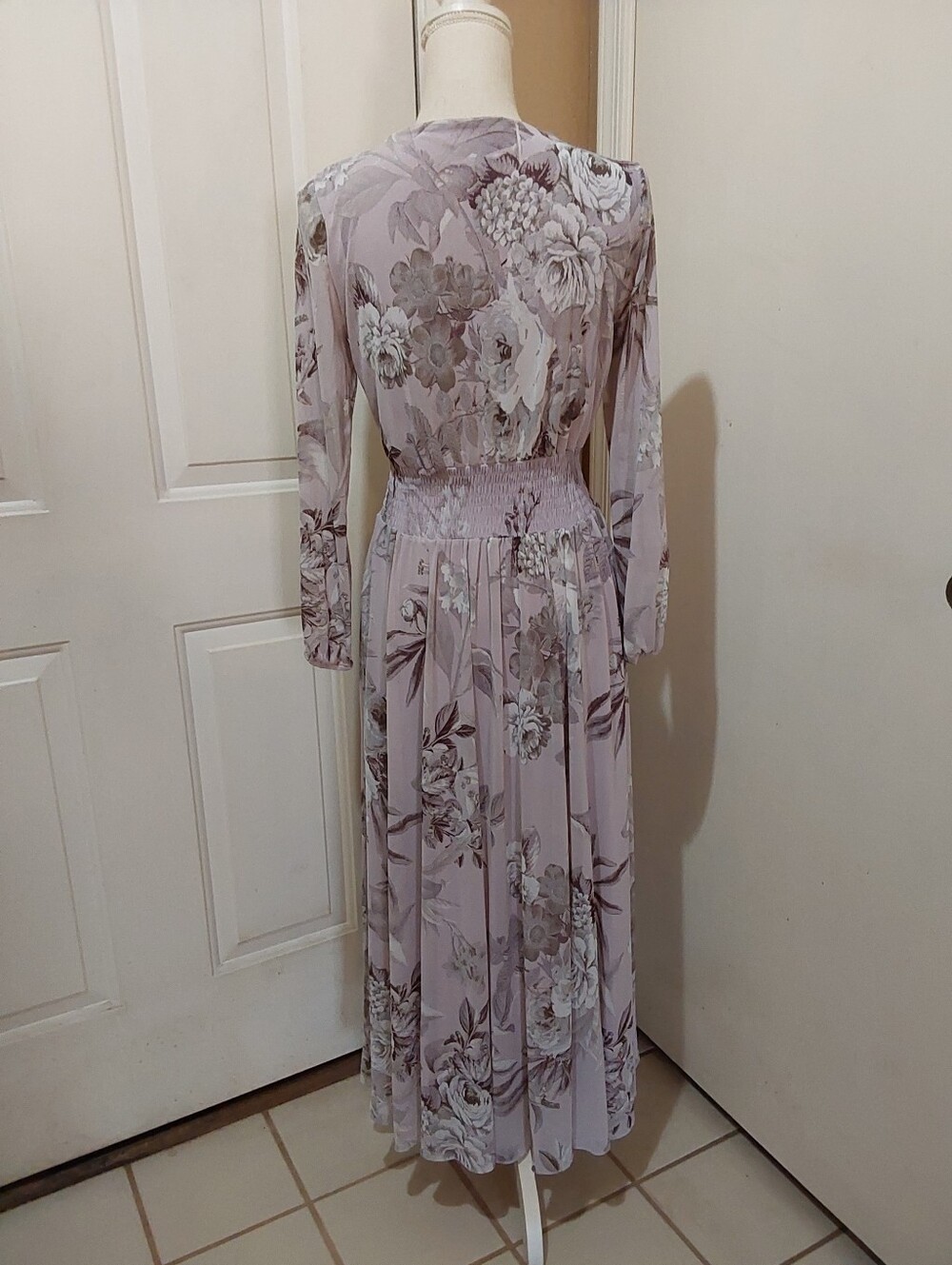 🌺 Like New Enfocus Studio Lavender Floral Fully Lined Maxi Dress - Picture 4 of 11